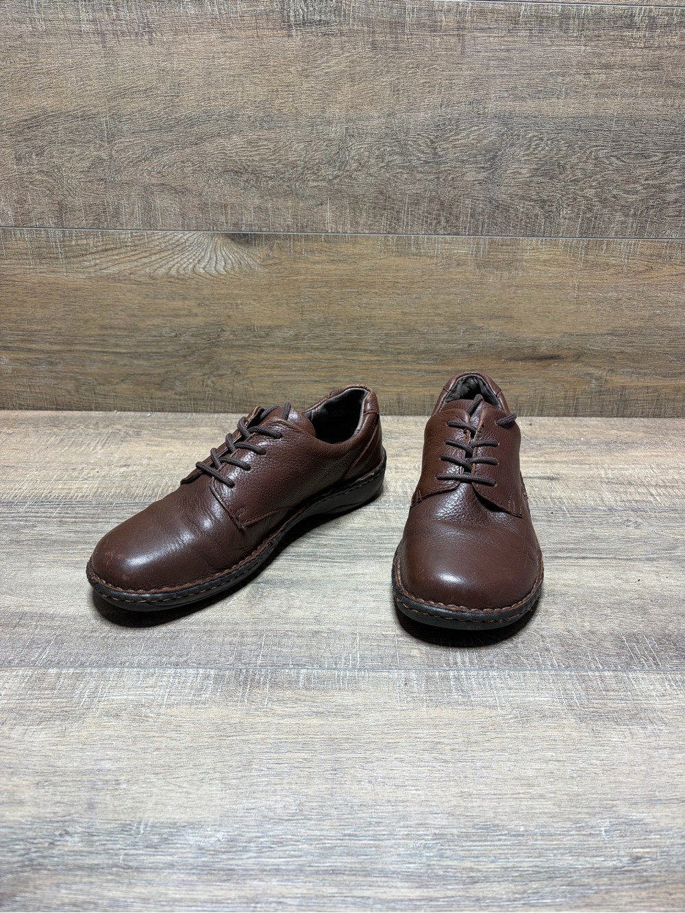Born Women's Brown Leather Lace-Up Flats